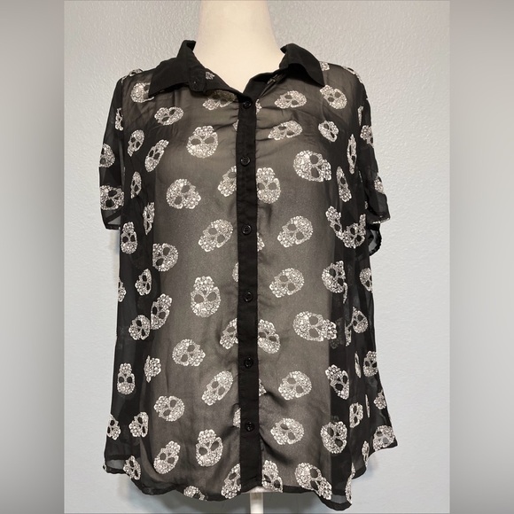 torrid Tops - Torrid Skull Print Blouse Black Sheer Button Up Keyhole Back Whimsigoth Large